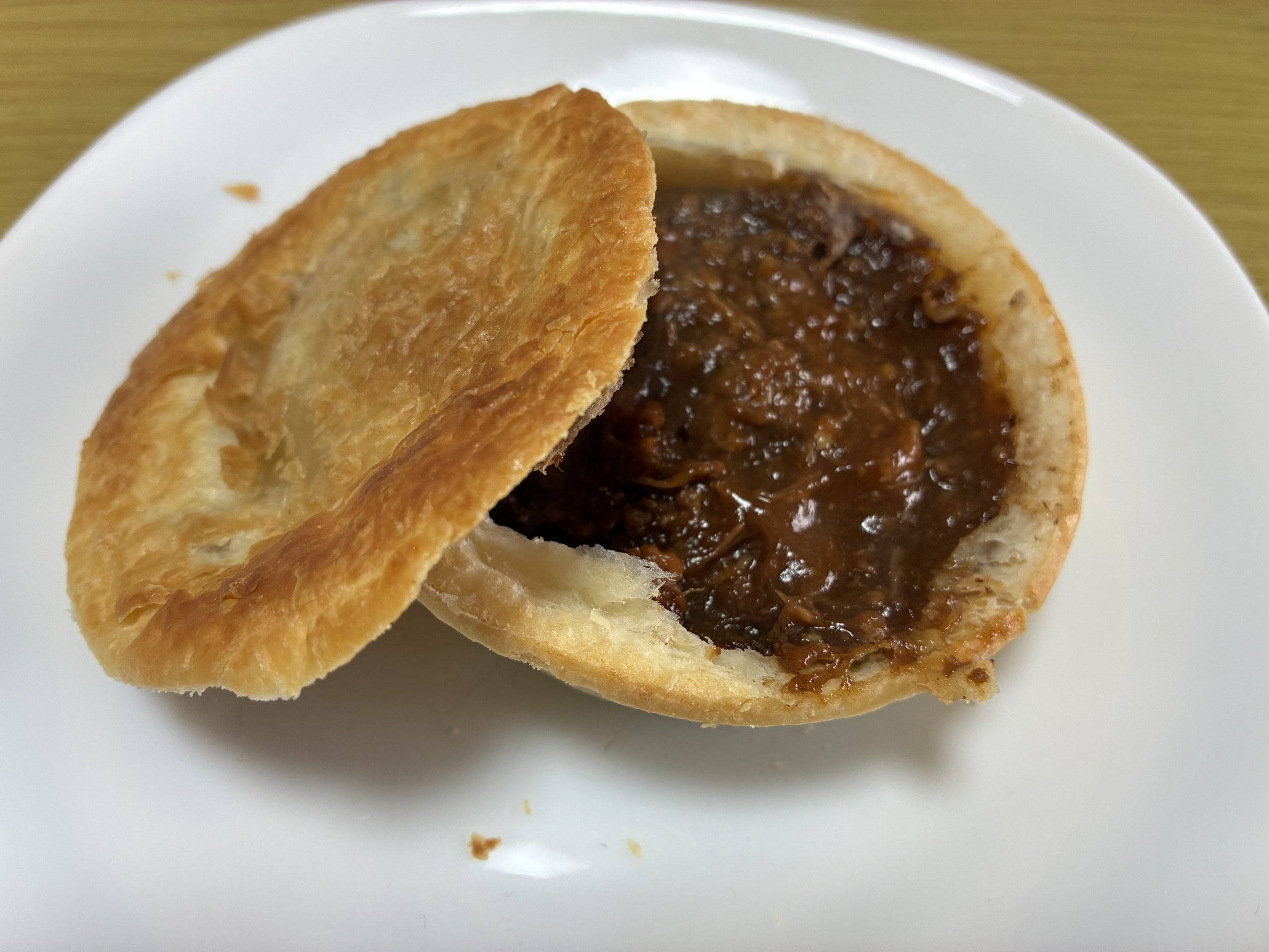 【セブンイレブン】「オージビーフのミートパイ」